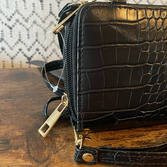 New Black Crossbody Wristlet Purse - Picture 10 of 10